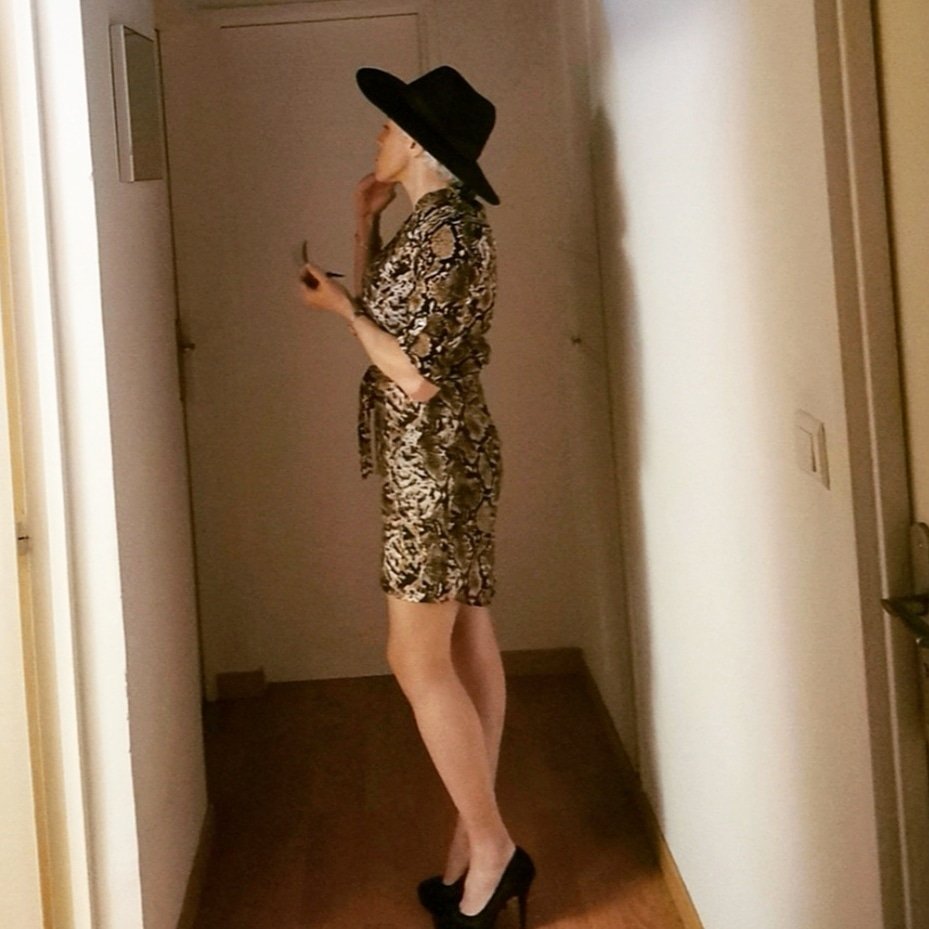 J'adore me maquiller et mettre une jolie robe 👗👠😊 #elegance <a href="/SHPofficiel/">Studio Harcourt Paris</a> #harcourt #Paris  #detente