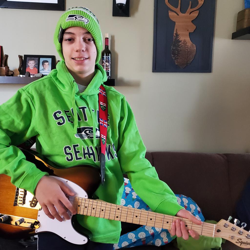 One happy young man this Christmas morning, he's jamming hard-core! 👍🏻😁🎶 🎸 Merry Christmas everyone
