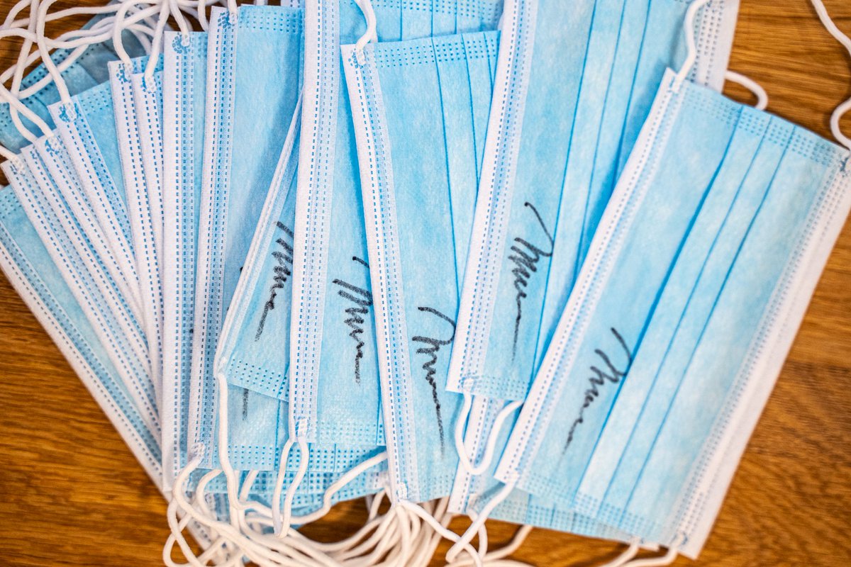 10 personen die dit retweeten winnen een MONDMASKER MET HANDTEKENING VAN <a href="/vanranstmarc/">Marc Van Ranst</a> haha 😁

Nieuwe video: youtu.be/U8WLwM0W2KU

Kijk, like en abonneer xo
#decender