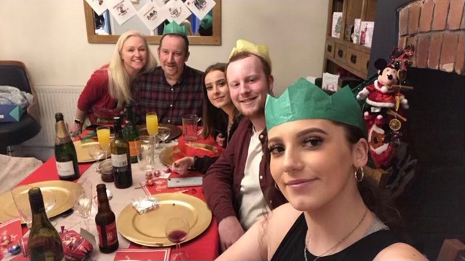MatMlee's tweet photo. Great dinner-big thanks to MRs Lee. Wishing everyone all the best xx https://t.co/oJDgFcxTox
