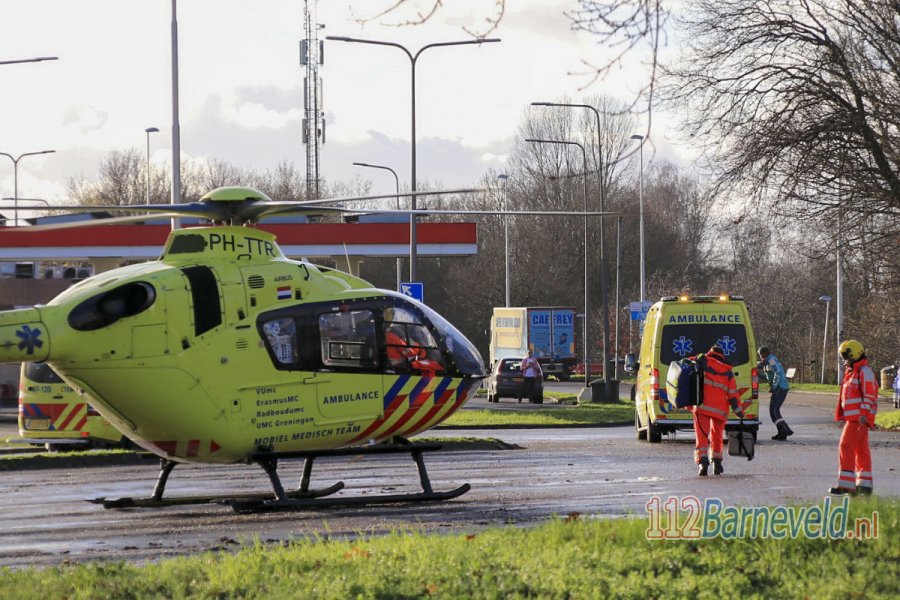Traumahelikopter landt bij tankstation langs A1 in #Stroe. 112Barneveld.
