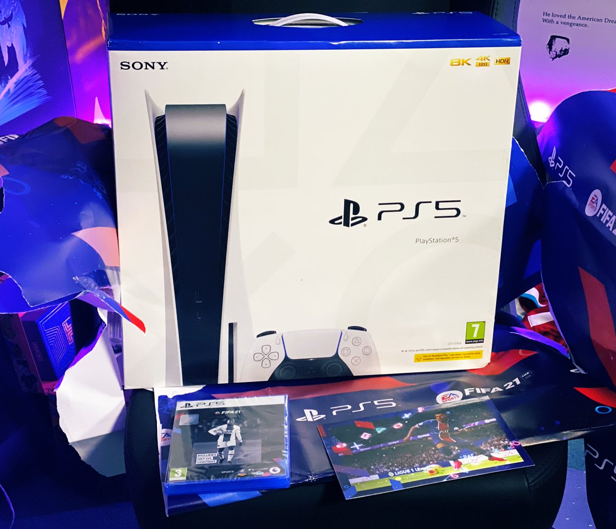 🎁 G I V E A W A Y 🎁 For your chance to win this #PS5 RT and FOLLOW me 😊 Winner chosen January 1st 2021 HUGE thankyou to @PlayStation and @EASPORTSFIFA for supplying it to give to one of you! #FIFA21  #PLAYHASNOLIMITS #WINASONE  #GIFTED #SponsoredByEA MERRY CHRISTMAS🎄