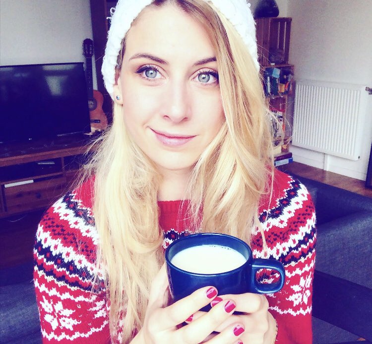 lauralauneoff's tweet photo. Bonnes fêtes à tous ☺️😘❤️ #christmasday #chrismasspirit 🎄 https://t.co/syLTvgspcD