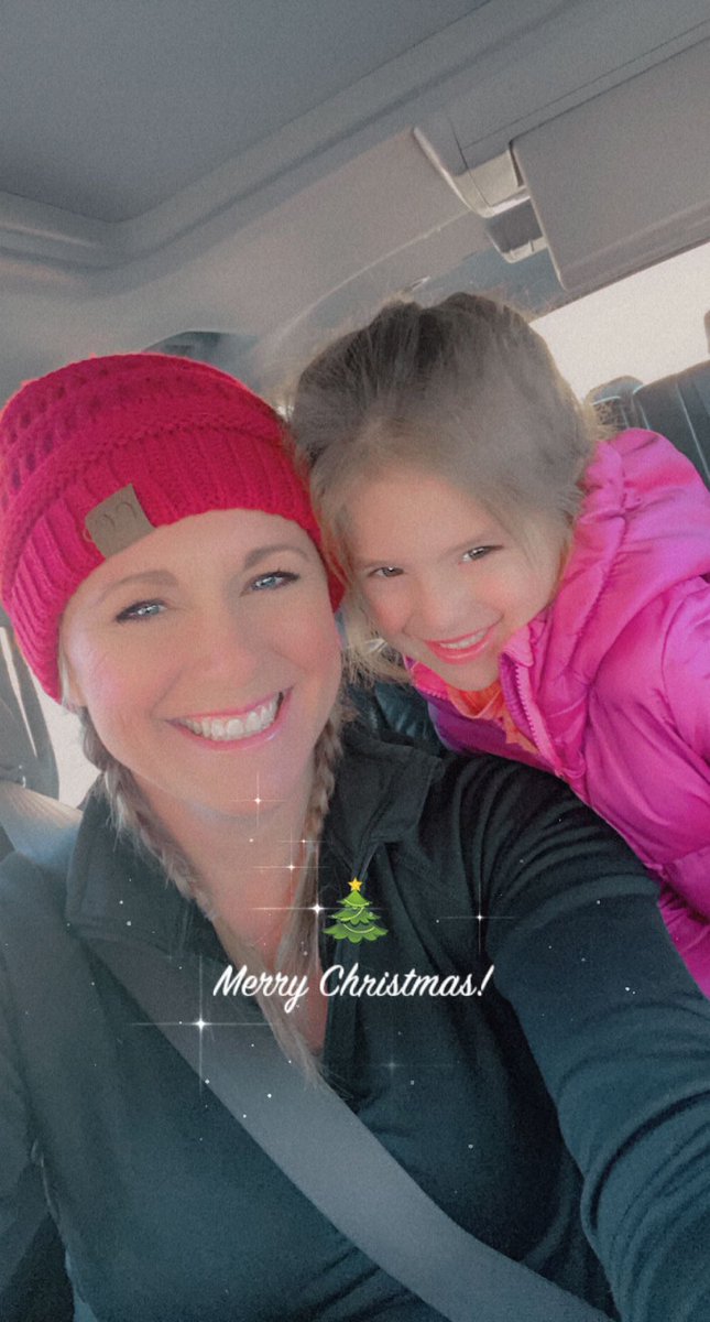 stacyjlostroh's tweet photo. Out delivering trays to @StopshopsU employees this Christmas morning with my adorable little elf!! Merry Christmas 🎄#ustop https://t.co/zrJeyUDU2G