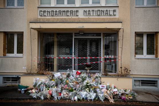 sandrinthomas's tweet photo. [RT apprécié]
Un appel aux dons lancé par la Fondation Maison de la gendarmerie en soutien aux familles des trois gendarmes tués à Saint-Just (#PuydeDôme) @Gendarmerie

➡https://t.co/nKluACNAZf https://t.co/uZAj2NcV9o