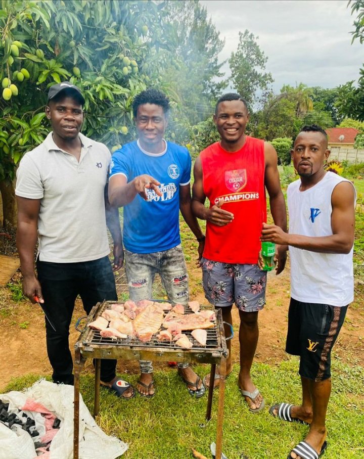 DynamosFC1963's tweet photo. So what are our players up to on Christmas? Imagine being in a foreign land during this period, away from family. Ghanaian Sylvester Appiah and Cameroonian Albert Eonde hanging out with Ephraim Mazarura.
#gettoknowyourplayers
#Dynamos #Chazunguza #hainangozi #mutunhuunemago https://t.co/ZP0zrzKzGo