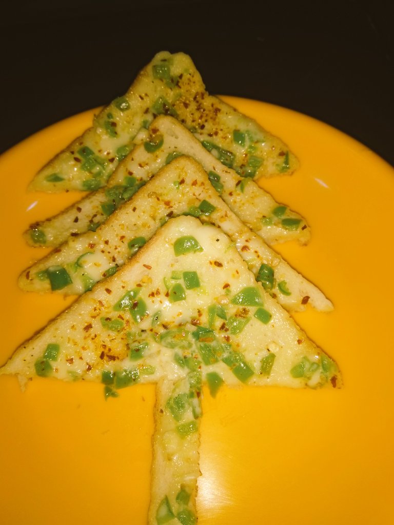 #cheesechillitoast #ChristmasEve #innovativeplating @ranveerbrar