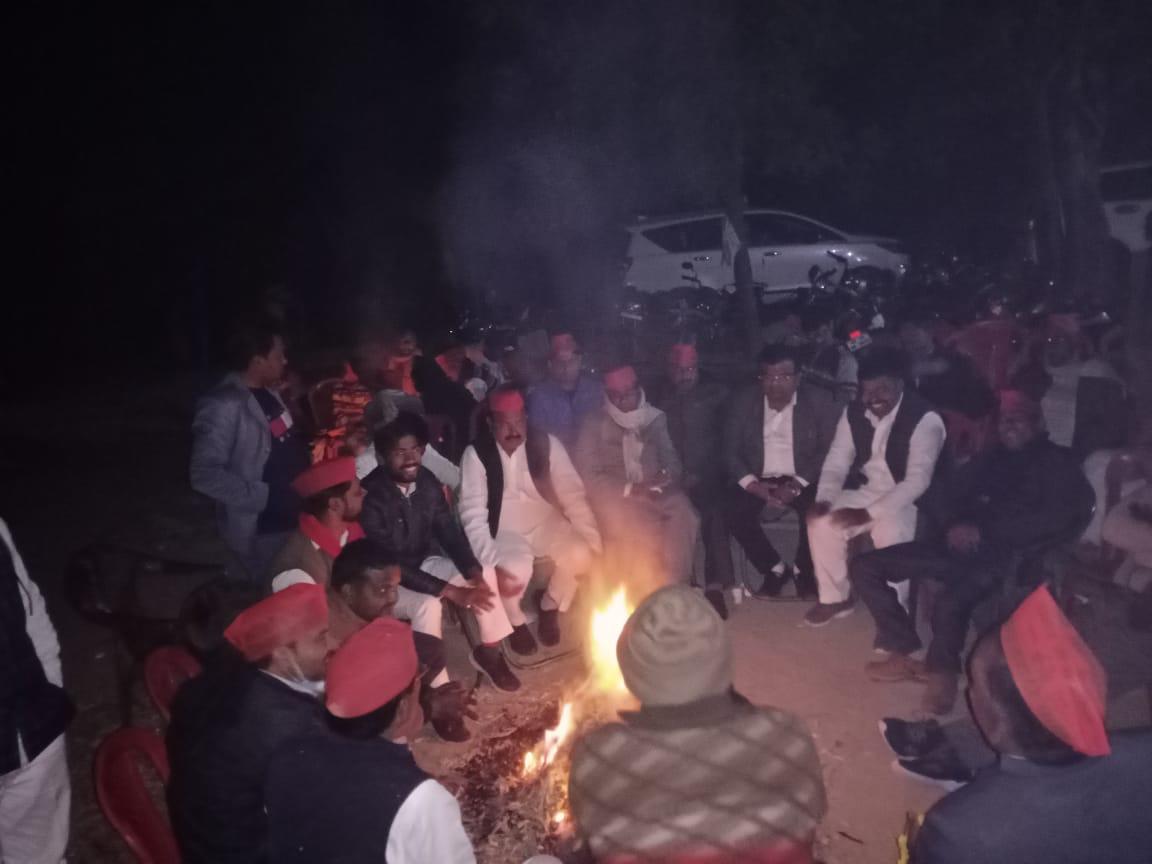 राष्ट्रीय अध्यक्ष जी के अादेशानुसार, किसानो के हित के लिए आज सीतापुर में चौपाल का कार्यक्रम किया। #अखिलेशजनक्रांति #किसानआंदोलन #बाईसमेंबाइसिकल #नहींचाहिएभाजपा #countdownbegins <a href="/yadavakhilesh/">Akhilesh Yadav</a> <a href="/dimpleyadav/">Dimple Yadav</a> <a href="/samajwadiparty/">Samajwadi Party</a> <a href="/MediaCellSP/">Samajwadi Party Media Cell</a>