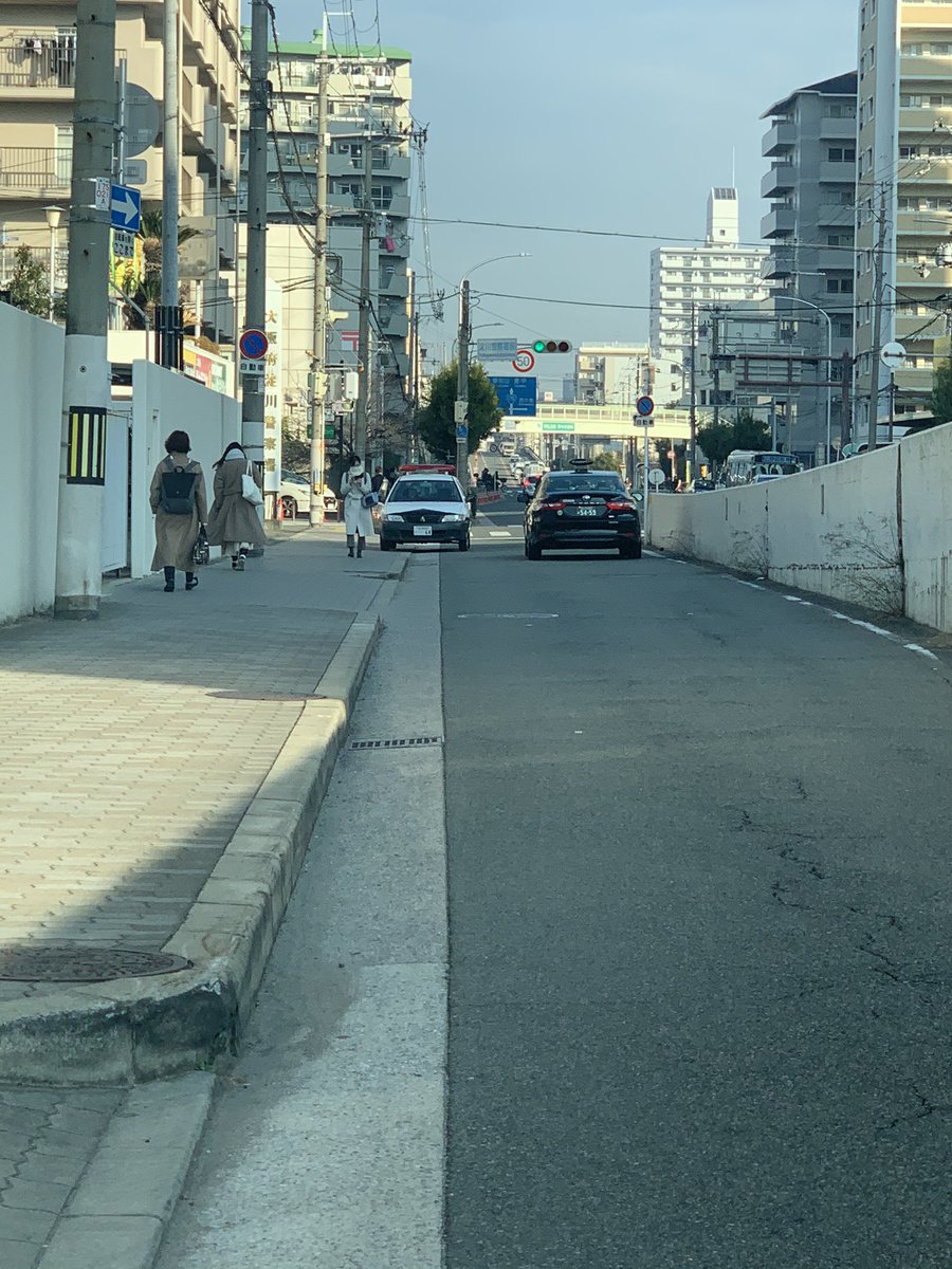 んんんんん？？？
警察って
こんなんもありなん？？？

一方通行なんやけど！
歩道のりあげなんやけど！！！😧