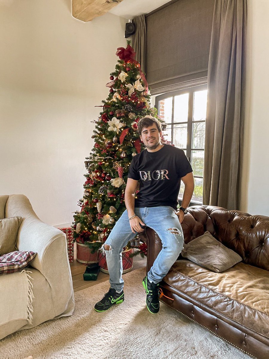 Robert Falcon🦅 tweet media