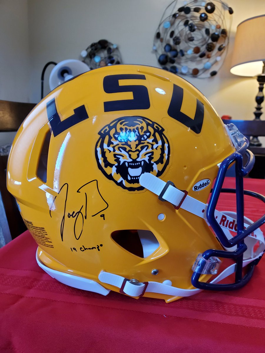 Jesladejr1's tweet photo. @JoeyB Best Xmas gift ever from my kids. GEAUX TIGERS!!!! https://t.co/l01s07dHRi