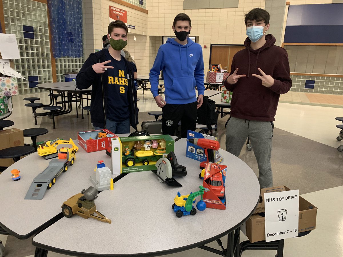 NHSRAHS's tweet photo. Merry Christmas! 🎄Thank you to all who helped make our annual toy drive a success! #reedsburgpride https://t.co/Jb3Sc7n55t