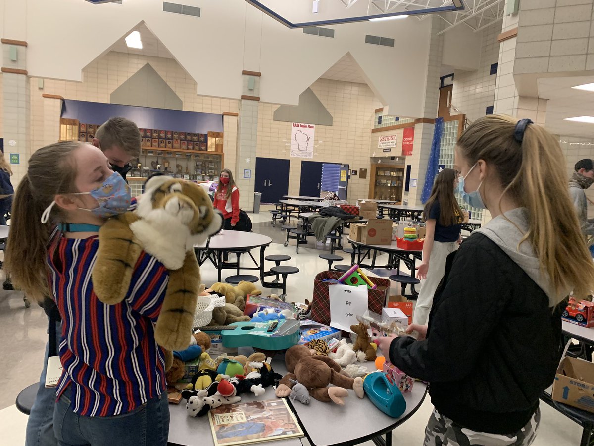 NHSRAHS's tweet photo. Merry Christmas! 🎄Thank you to all who helped make our annual toy drive a success! #reedsburgpride https://t.co/Jb3Sc7n55t