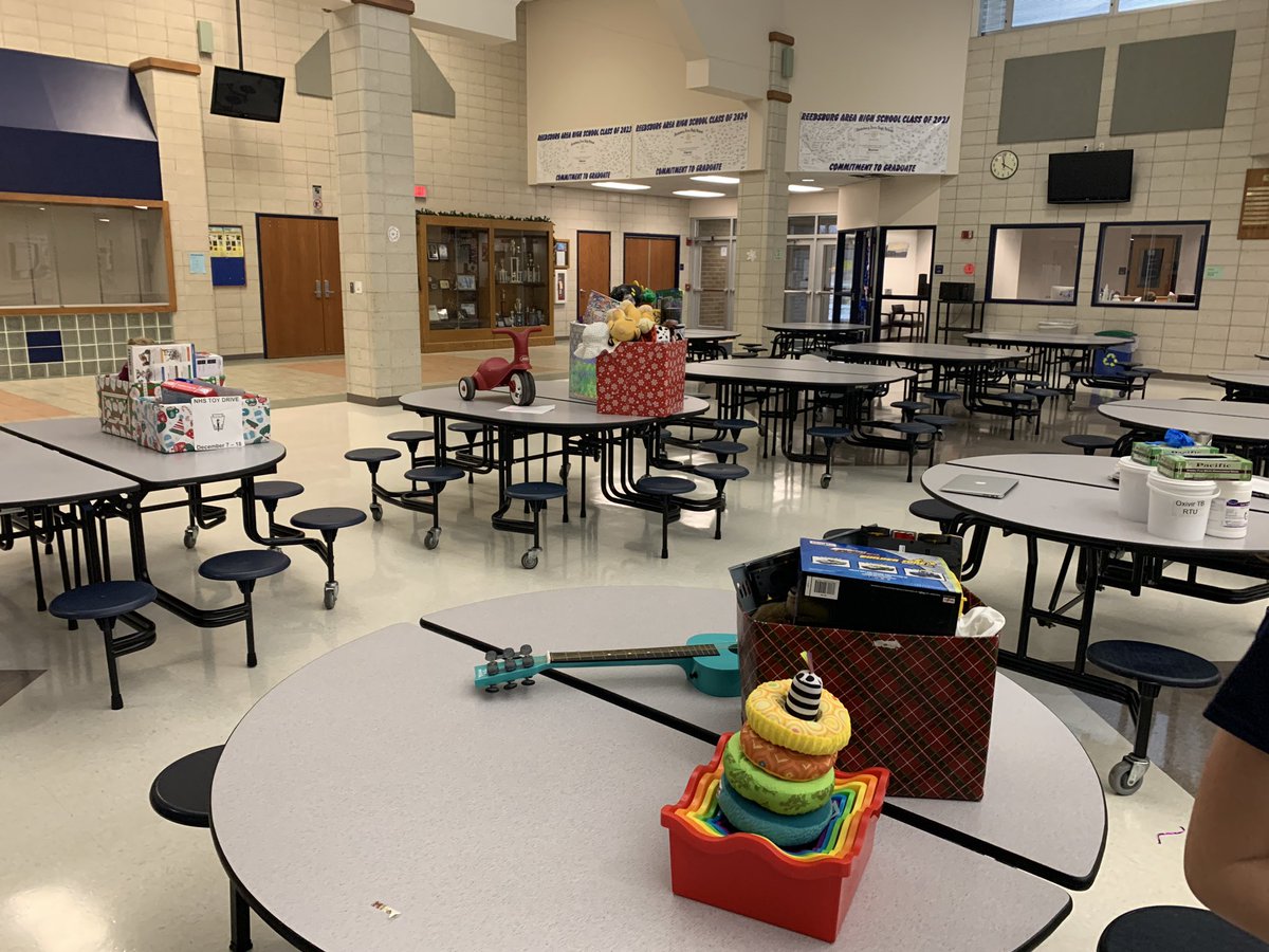 NHSRAHS's tweet photo. Merry Christmas! 🎄Thank you to all who helped make our annual toy drive a success! #reedsburgpride https://t.co/Jb3Sc7n55t