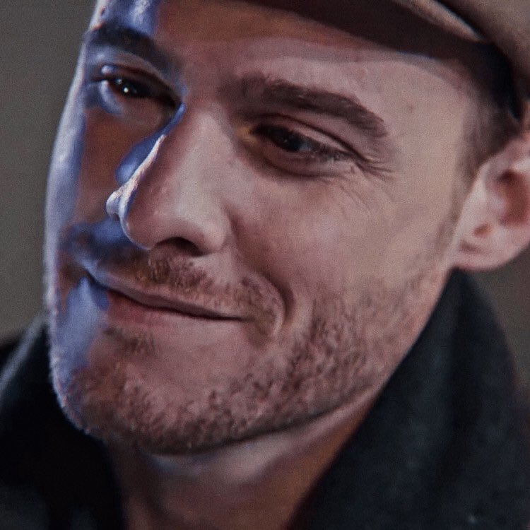 serkan admiring eda’s smile [a thread]       #sençalkapımı •  #edser       #handeerçel •  #kerembürsin