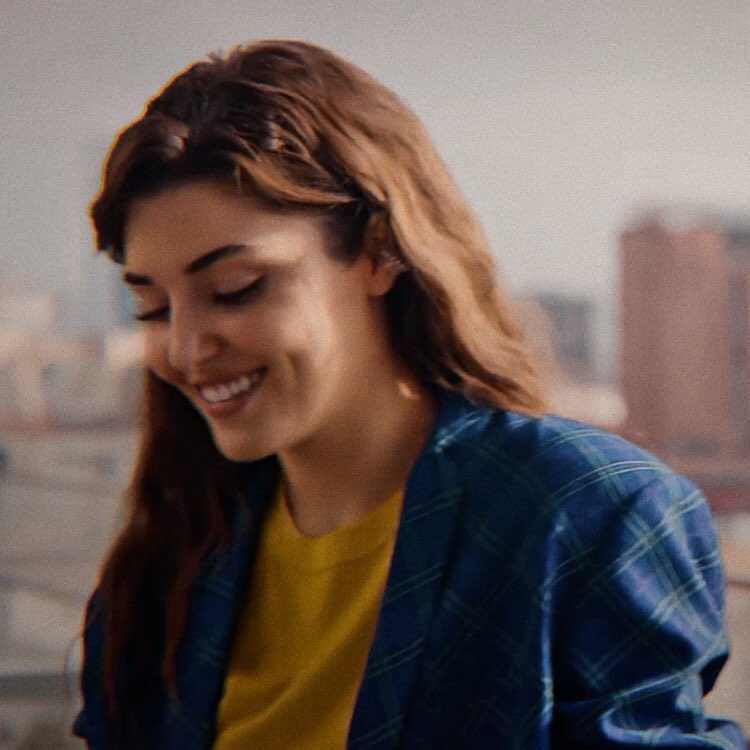 serkan admiring eda’s smile [a thread]       #sençalkapımı •  #edser       #handeerçel •  #kerembürsin