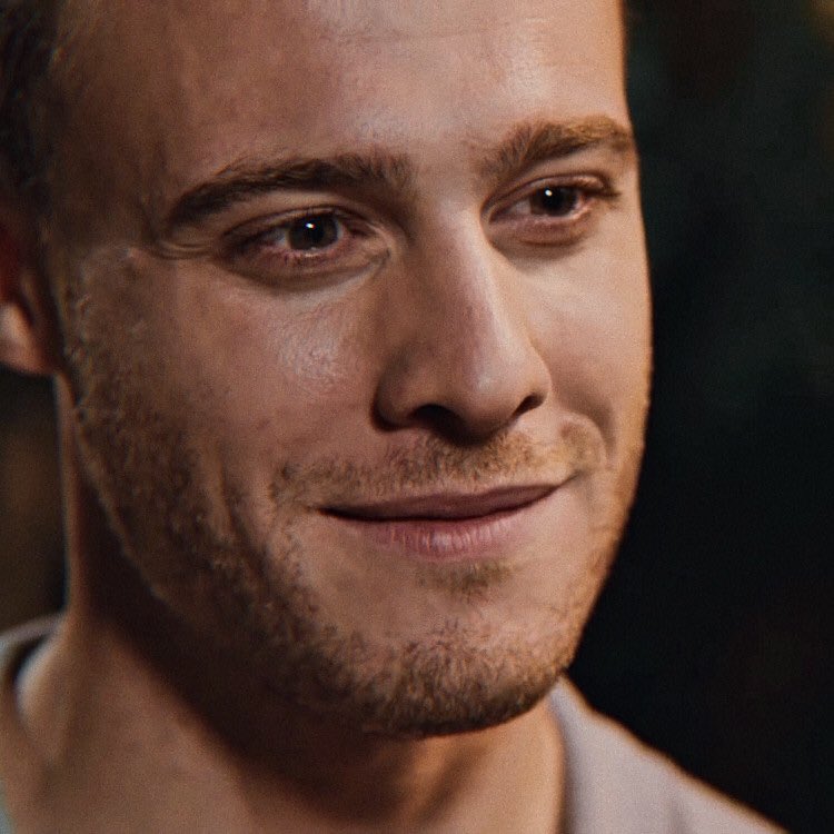 serkan admiring eda’s smile [a thread]       #sençalkapımı •  #edser       #handeerçel •  #kerembürsin