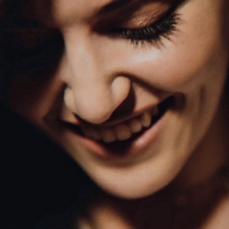 serkan admiring eda’s smile [a thread]       #sençalkapımı •  #edser       #handeerçel •  #kerembürsin