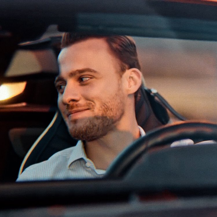 serkan admiring eda’s smile [a thread]       #sençalkapımı •  #edser       #handeerçel •  #kerembürsin