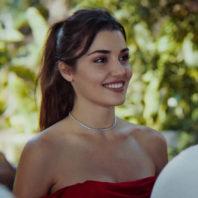 serkan admiring eda’s smile [a thread]       #sençalkapımı •  #edser       #handeerçel •  #kerembürsin