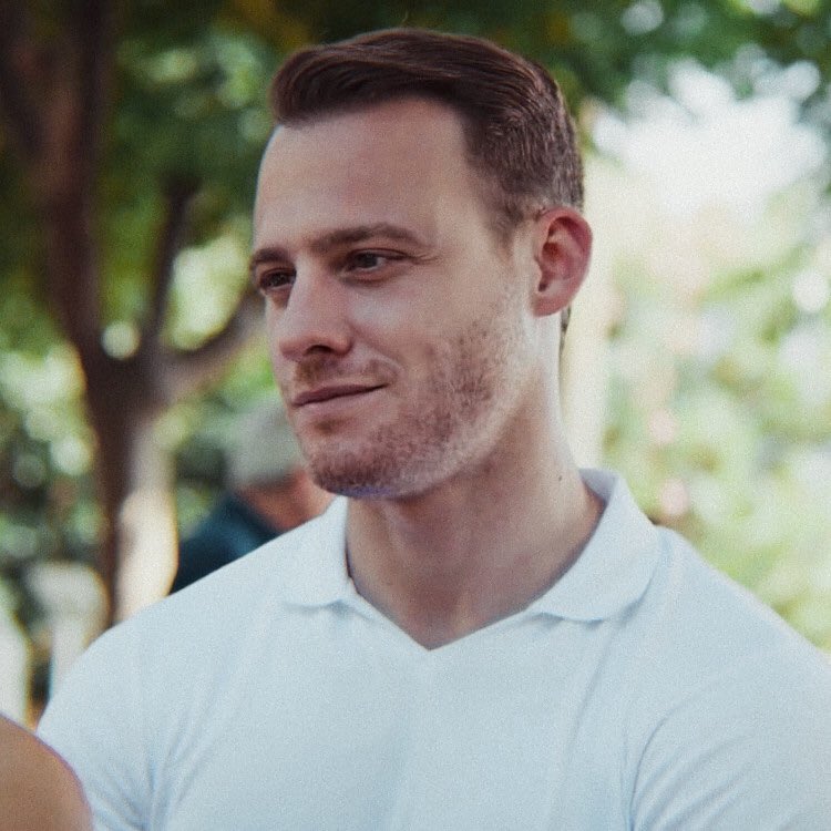 serkan admiring eda’s smile [a thread]       #sençalkapımı •  #edser       #handeerçel •  #kerembürsin