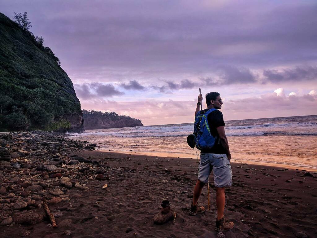 _SandeepKBhat's tweet photo. On the edge of the world 🌎 

#GoHawaii #BlackSand #Pololu #Hawaii #Sunset #SunsetPhotography #Photography #awesome_photographers #PassionPassport #EarthPix #Nature #Naturephotography #Landscape 
#LandscapePhotography #Landscapes #SunsetLover #sunset_… https://t.co/Lx6bneGxSl https://t.co/DWtfVgQztO