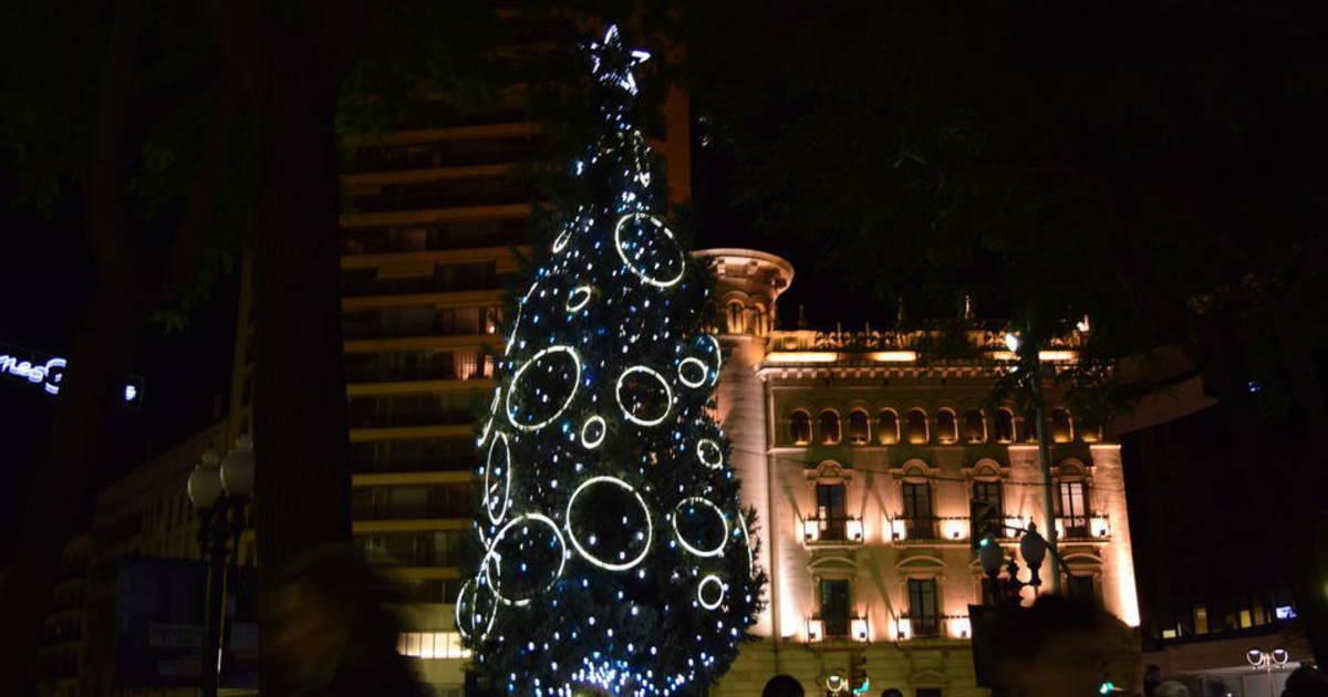 OrganisationCo's tweet image. Des de Balaguer, Tarragona, Alcover i Tortosa, els membres d&apos;@OrganisationCo us volem desitjar un bon Nadal i esperem que el pugueu celebrar de la millor manera possible.
BON NADAL A TOTHOM!!!🎄
#CompOrg20