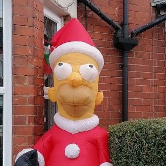 WirralKeyComp's tweet image. Merry Christmas!!!!!

🎅🎄🤶

I hope your day has been festive and as merry (as it could be).  Here is a picture of Ho-Ho-Homer, he lives round he corner from me and he makes my day whenever I walk past.