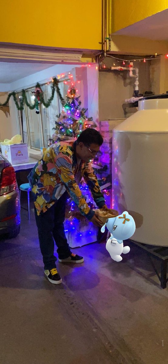 bartman742's tweet photo. @pokepoechat En casa tenemos la tradición de arrullar al niño Jesús en Nochebuena, pero como este año no pudieron venir los más pequeños de la familia, pensé que este peque podría ayudar con el arrullo. 😅😅😅#GoSnapshotMX #NavidadSegurayFeliz #FelizNavidad 🎁🎄🎁🎄🎁🎄🎁 https://t.co/cQGYIZAIPk