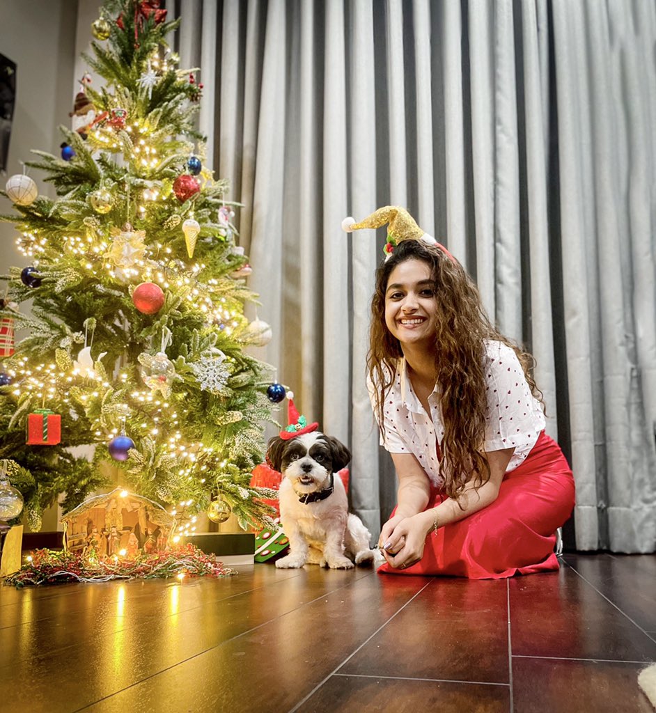 KeerthyOfficial's tweet photo. Merry Xmas from us to you ❤️🎄

#MerryChristmas https://t.co/80TxfcZDfP