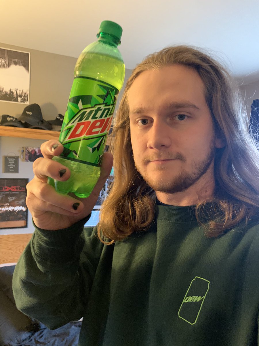 mamadoozy's tweet photo. Cheers @MountainDew #DewStore https://t.co/83avjn5WzG