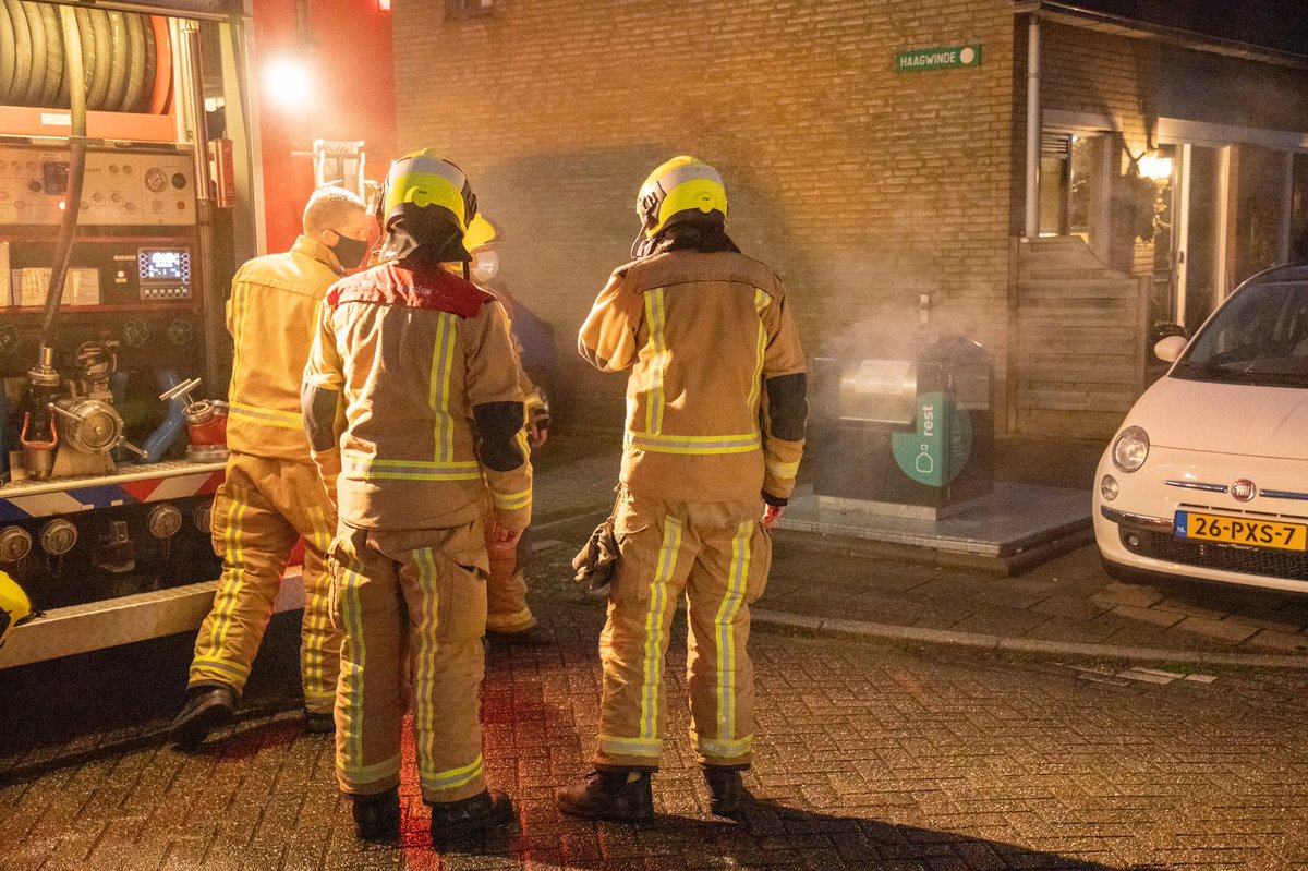 Maasland – De brandweer van Maasland werd vrijdagmiddag (1e kerstdag) rond  naar de Lisdodde gestuurd voor een containerbrandje. ?????????????????..