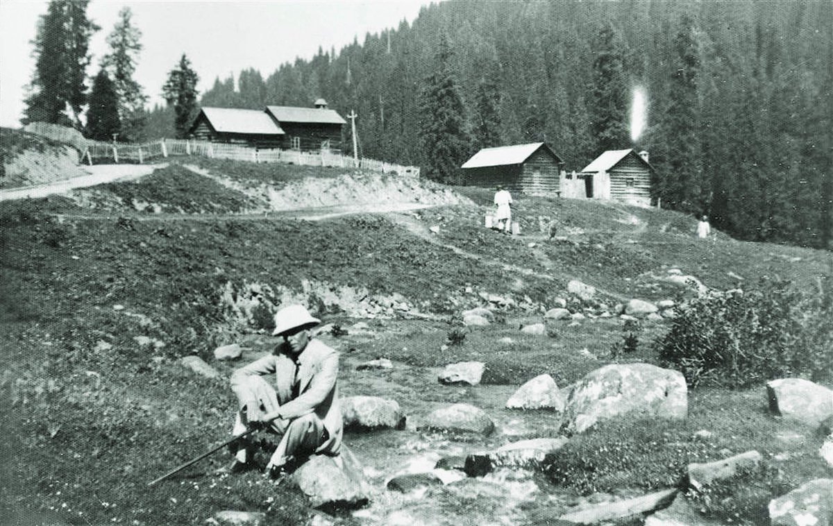 Quaid-e-Azam somewhere North