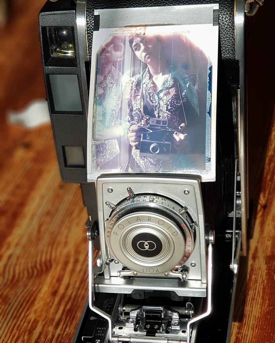 JulioVet_photo's tweet image. Sesión navideña de foto #Polaroid con cámaras viejunas y peli caducada...Yeaaaah!!! 😎😍🤩 #Polaroid669 #Fp100c #analogphoto #instantphoto #Polaroidportrait