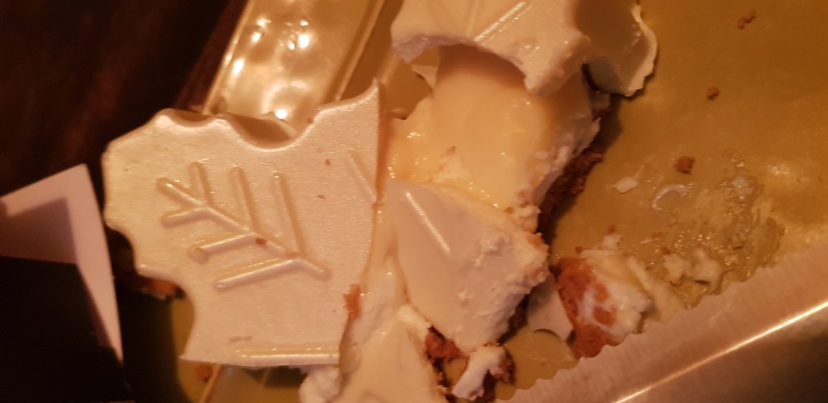 Jaysonwedding's tweet photo. @IcelandFoods disappointed in this product. £7 for chocolate shell and mush. Did not look anything as sold on packaging. The sauce was yhe best part as more of that than any filling! White belgium chocolate snowflake with NO silver sparkle also. https://t.co/lav4z2WLoW