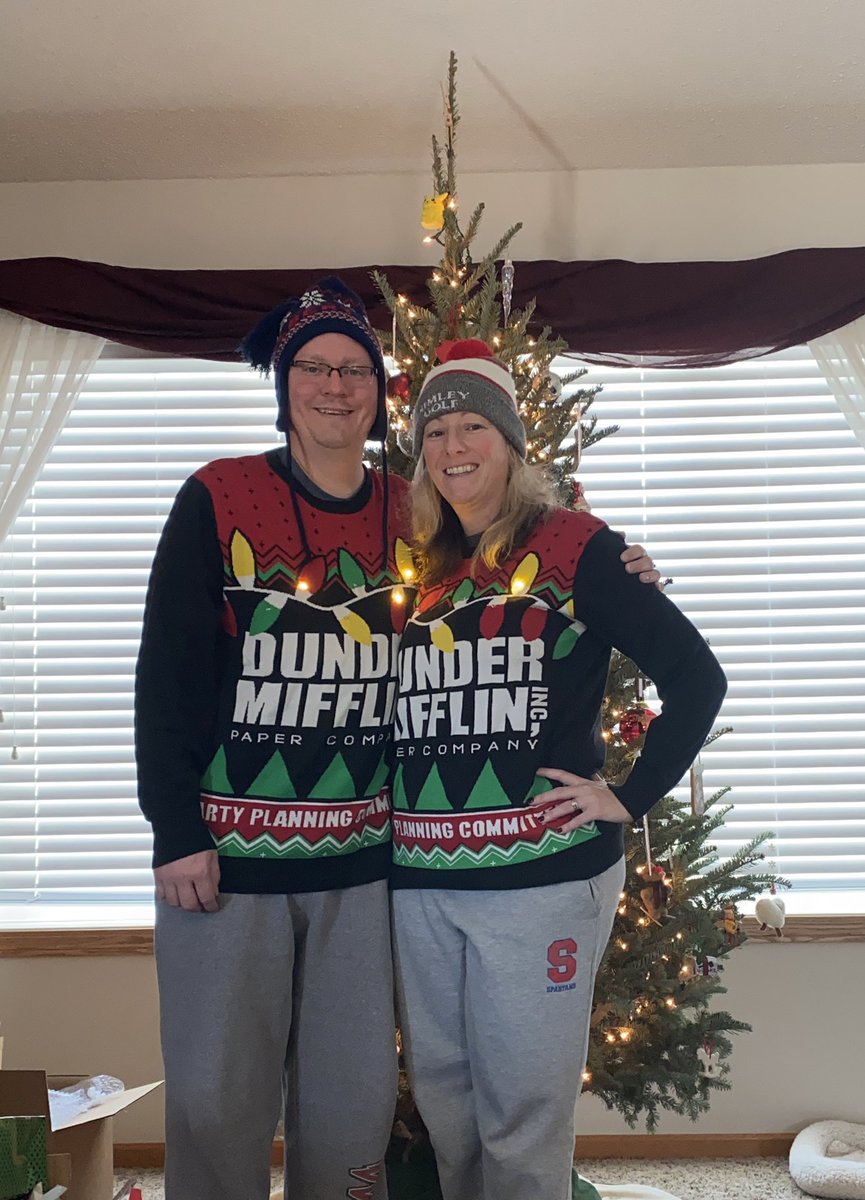 CoachMurphyMN's tweet photo. Merry Christmas from our house to yours! 🎄🌟@AngelaKinsey @jennafischer @theofficetv @officeladiespod #TheOffice #partyplanningcommittee https://t.co/ZgMSlvUeVp