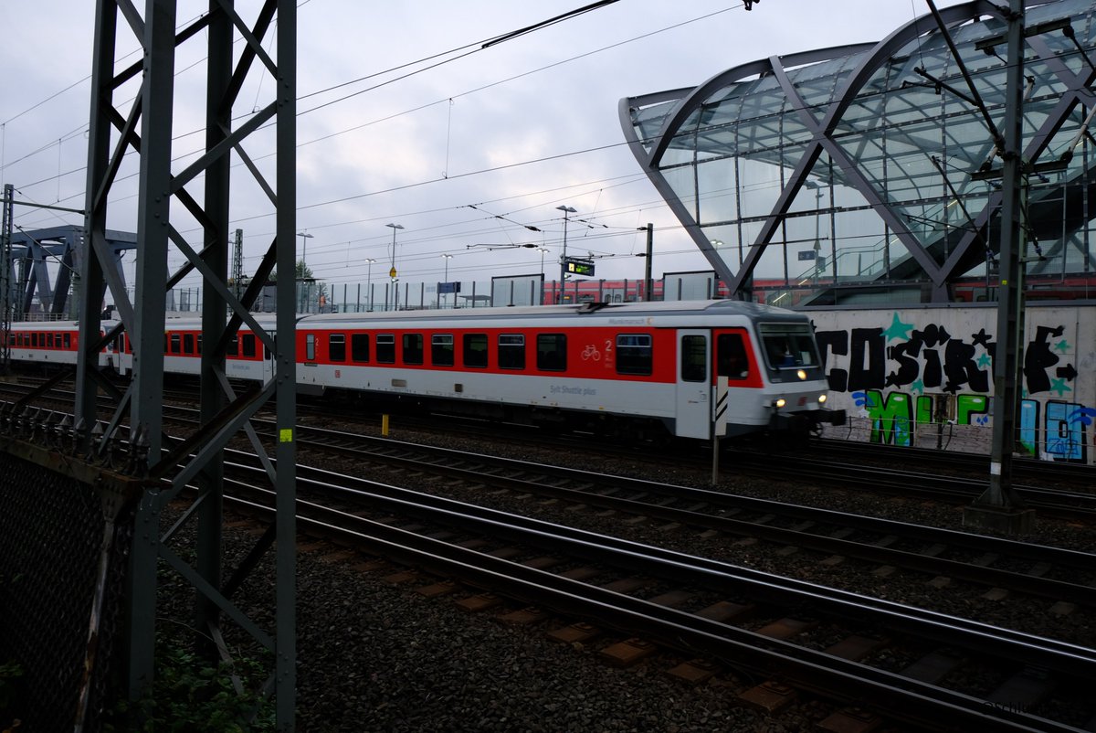 schlumpf_e's tweet photo. Beginnen wird diese #Br628 in Doppeltraktion aufgenommen an den Hamburger Norderelbbrücken (#ANEB).
Gerne hätte ich euch ein Video davon gezeigt, aber da mein Video-Programm nicht möchte gibt es nur ein Bild. https://t.co/VfxTshqGMa