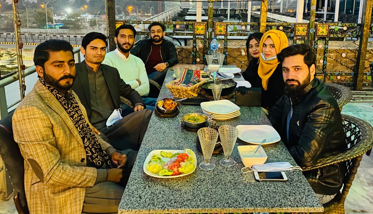 gomuzamill's tweet photo. There are friends, there is family, and then there are friends that become family. 💃🕺🥗🍔🎁.
.
.
.
#UniversityFriends #NUML https://t.co/OQAgqPJegj