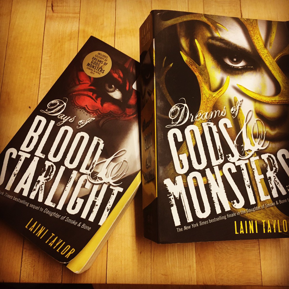 laurieannforest's tweet photo. Just finished #daysofbloodandstarlight by the incredible @lainitaylor - my ⭐️⭐️⭐️⭐️⭐️ review is up on @goodreads: https://t.co/icR0JoTgXZ https://t.co/HfLund6cpT