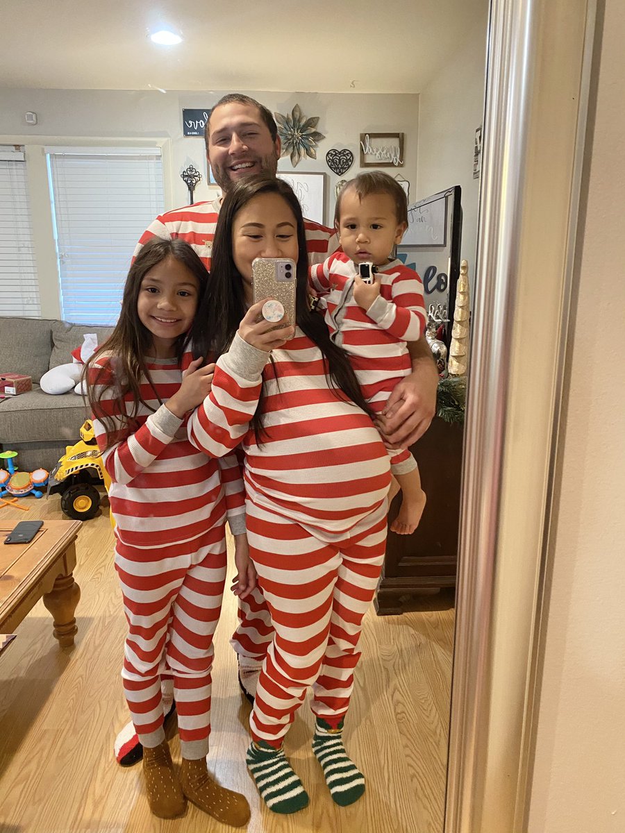 queenzhell's tweet photo. Merry Christmas!🎄🎅🏼❤️ https://t.co/oNtmfl1HKl