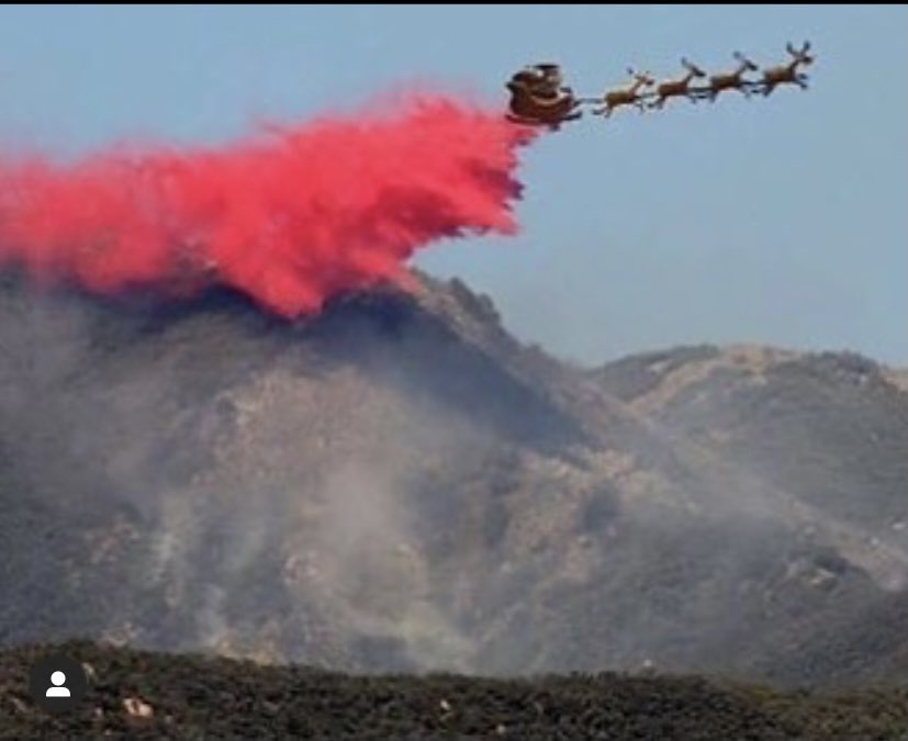 NorCal_Stringer's tweet image. Santa making a special drop near #CampPendleton glad things are under control now. #CreekFire

#Fallbrook 
#MerryChristmas2020