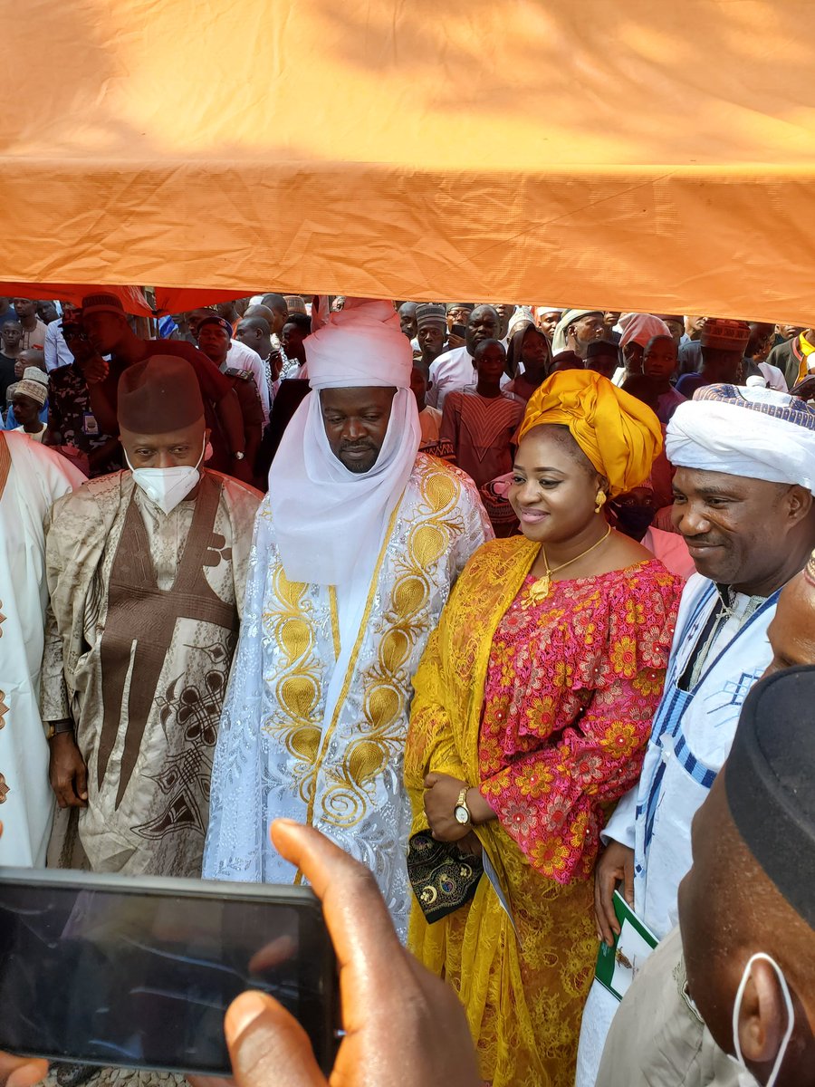 AsiruFoundation's tweet photo. Mukadam Asiwaju Asiru Idris Honoured As Turakin Kotonkarfe By Ohimegu Igu Kotonkarfe. @kogireports @JohnFanimokun @SalmanDuke @GbengaGOLD @Gboyehne @lawal_kyd @badru75

https://t.co/OWovBZhN1V https://t.co/QvbUcfDzTm