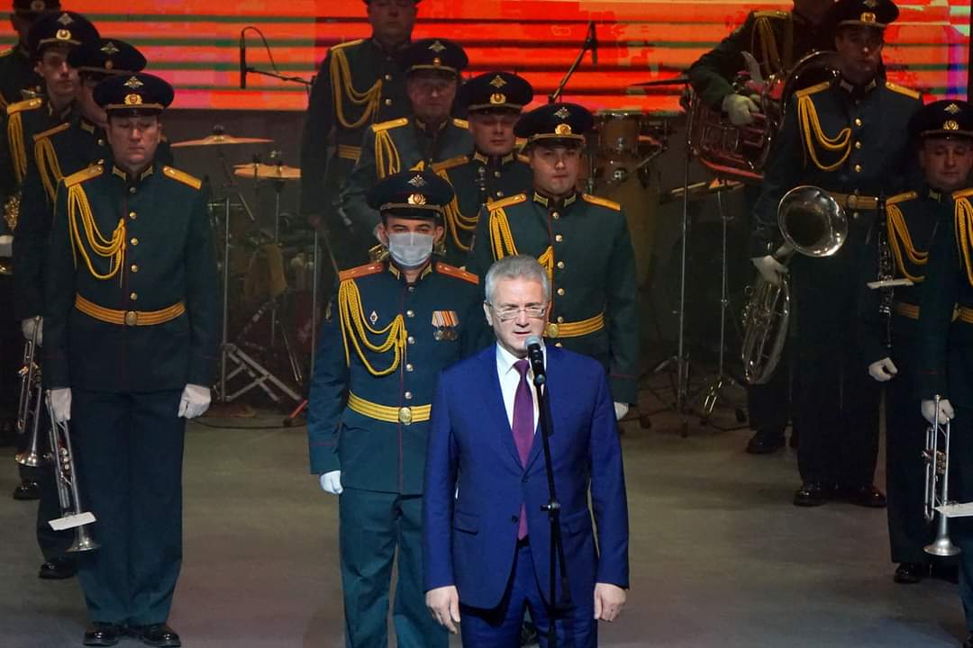 Центр Культурного Развития"Губернский" гостеприимно распахнул свои двери!
Торж.открытие состоялось 25дек.
На новой сцене с очень классным звуковым и световым оборудованием самыми первыми выступили младшие дети анс.ДОМИСОЛЬКА.
Желаем новому Центру плодотворной и интересной работы!