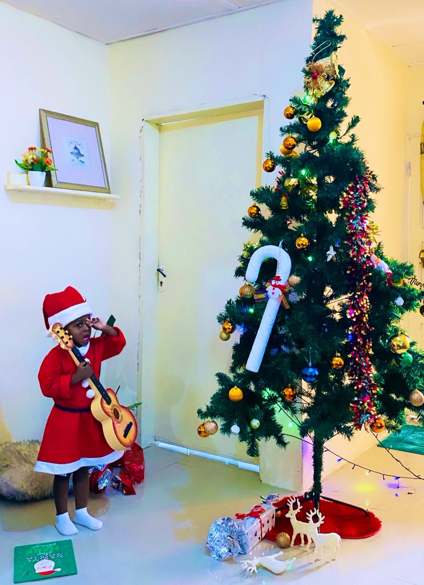 HeWoNy20's tweet photo. Merry Christmas 🎄🎁 &amp; Happy New Year from me and mine 🥰 https://t.co/xZPlDmNoqt