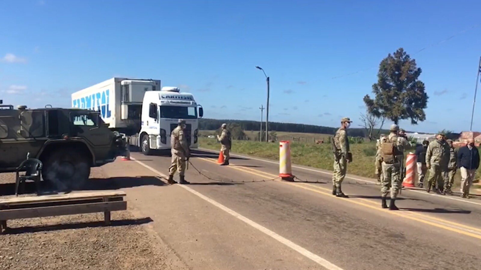 EJÉRCITO DE URUGUAY - Página 33 EqGnQazXcAcd6b7?format=jpg&name=large