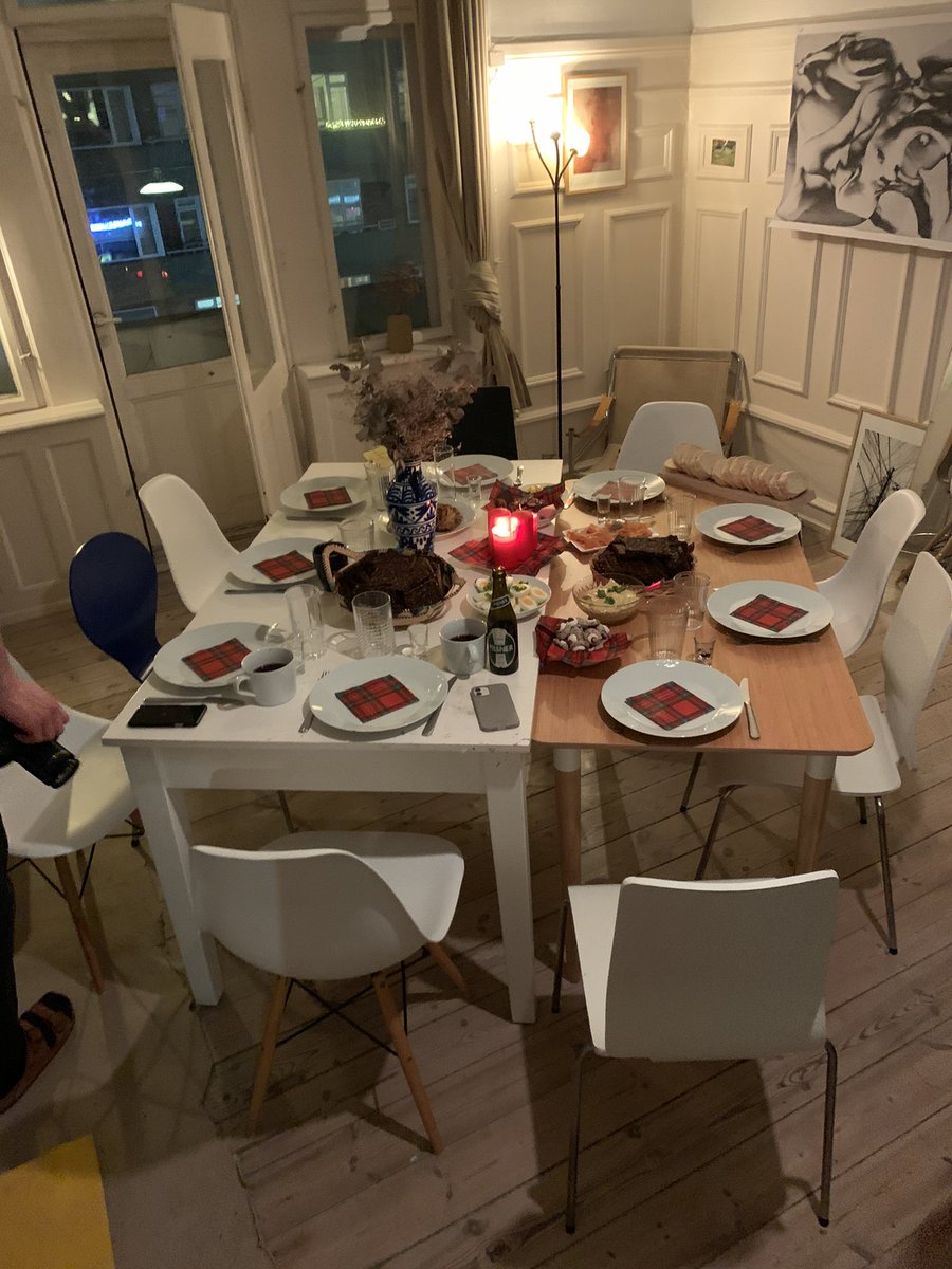 Figured this would be a good time for my first tweet in 10 months. I have purchased my very first apartment and moved in earlier this month. 
I guess something nice happened in 2020 afterall.

Merry Christmas from Copenhagen 🥳