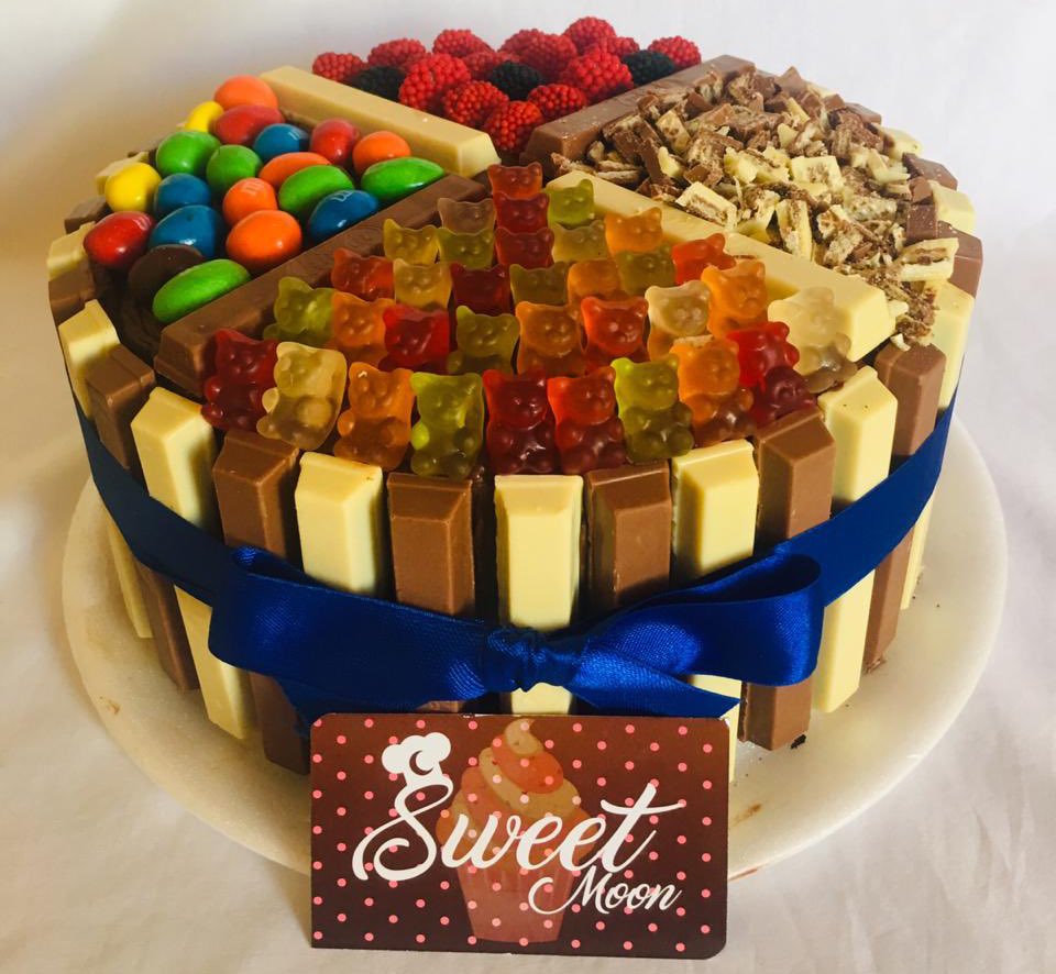 sweetmoonuio's tweet photo. Deliciosa Torta kitkat Dúo 👌😋🍫🎄
Disfruta de nuestras tortas en estas fiestas de navidad y fin de año
📝 ¡Agenda tu pedido con 2 días de anticipación!  
📱 0995088723
🛵 Servicio A Domicilio #quito #tortas #FelizNavidad https://t.co/tAxWXYzGWr