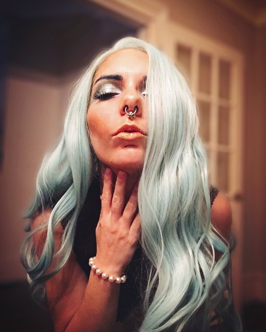 I deserve to be spoiled today! Cash tag is $kittykitty96. Make my Christmas bright❤️ Findom paypig piggies