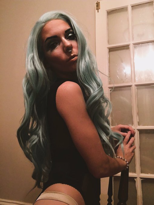 I deserve to be spoiled today! Cash tag is $kittykitty96. Make my Christmas bright❤️ Findom paypig piggies