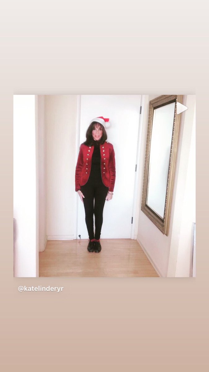 KATELINDER's tweet photo. Wishing everyone #HappyHolidays #happyelf because #santaistakingabreak @YRInsider #StaySafeStayHealthy #yr @CBSTweet https://t.co/KPVrpmofgW